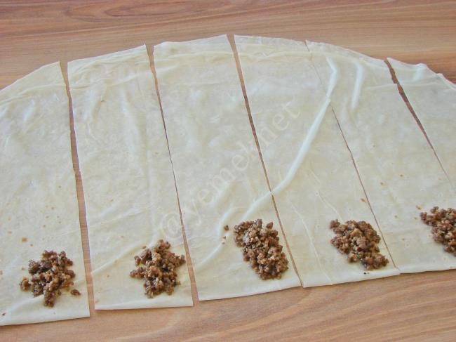 Kıymalı Muska Böreği - Yapılışı (11/20) 