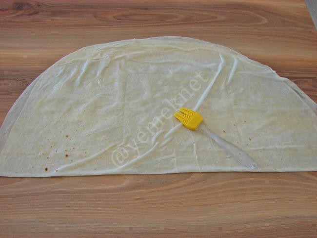 Kıymalı Muska Böreği - Yapılışı (9/20) 