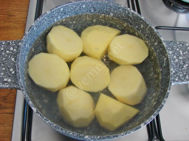 Patatesli Bohça Böreği - Yapılışı (2/20) 