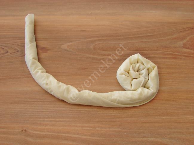 Patlıcanlı Börek - Yapılışı (16/24) 