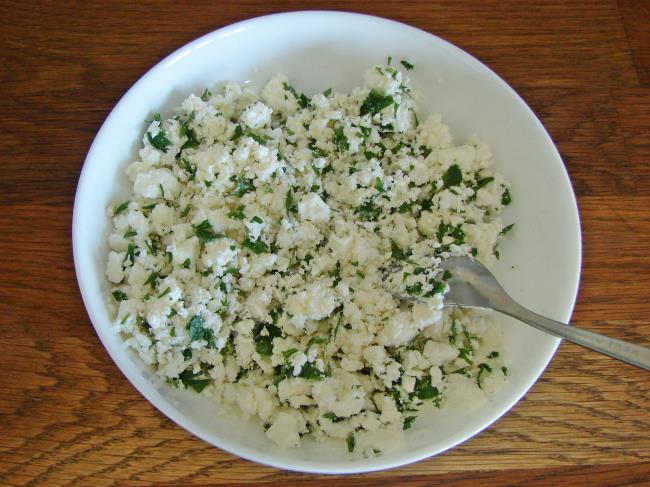 Peynirli İç Harç - Yapılışı (4/8) 