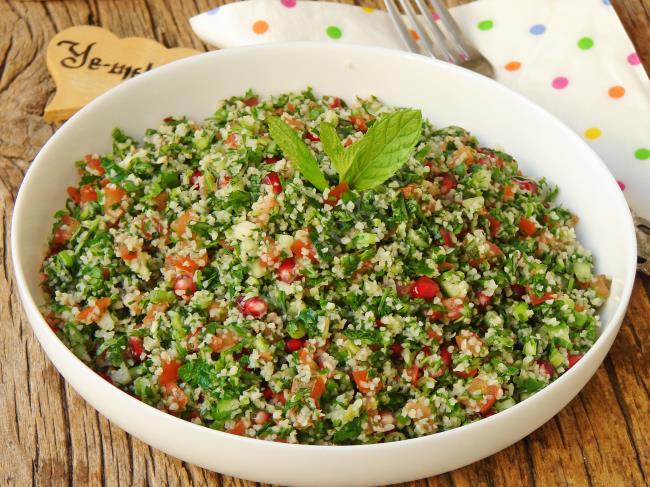 En İyi Salata Tarifleri : Her Yemeğin Tamamlayıcısı 15 Özel Salata
