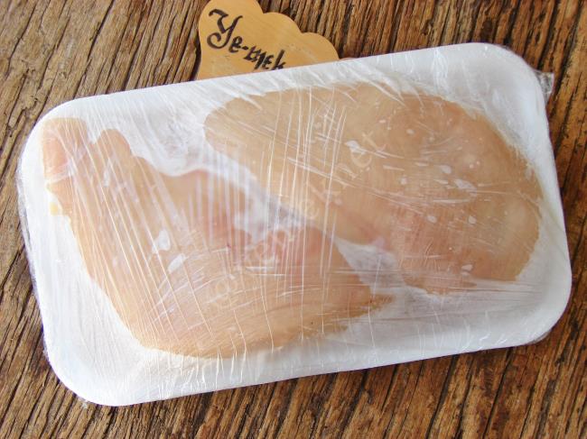 Çiğ, Donmuş ya da Pişmiş Olması Hiç Farketmez, Bozulan Tavuk Etini Buraya Bakıp Hemen Anlayabilirsiniz : Bozulan Tavuk Eti Nasıl Anlaşılır?