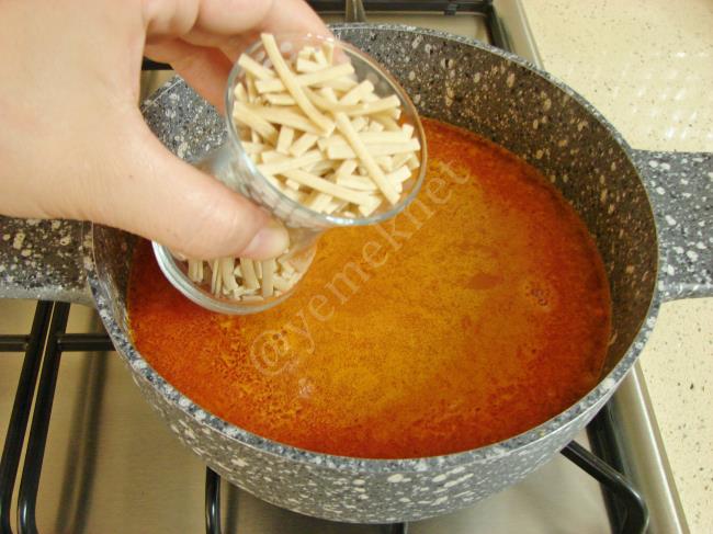 Erişte Çorbası - Yapılışı (7/12) 