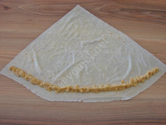 Patatesli Gül Böreği - Yapılışı (12/20) 