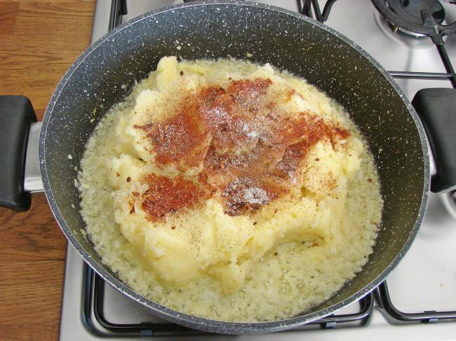 Patatesli Gül Böreği - Yapılışı (5/20) 