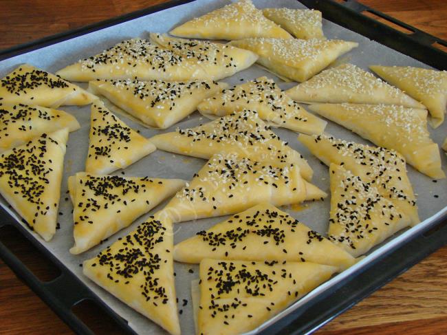 Peynirli Muska Böreği - Yapılışı (12/16) 