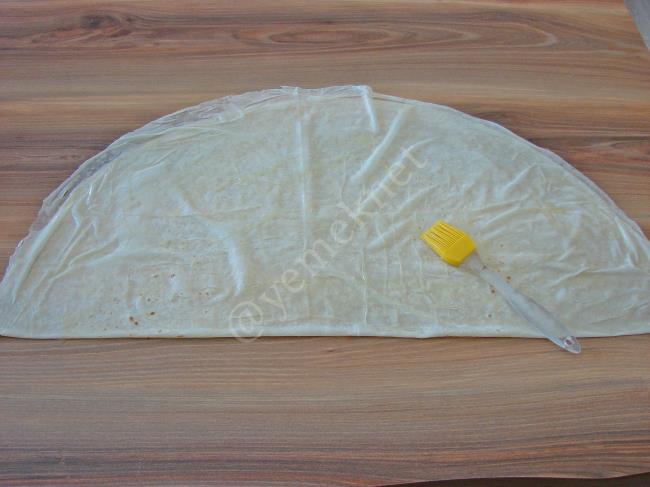 Peynirli Muska Böreği - Yapılışı (7/16) 