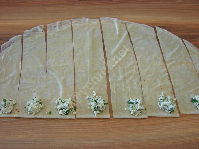 Peynirli Muska Böreği - Yapılışı (8/16) 