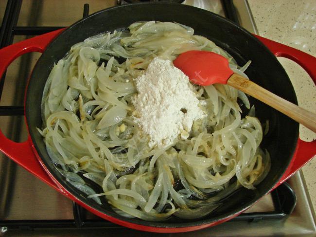 Sütlü Soğan Kavurması - Yapılışı (5/12) 