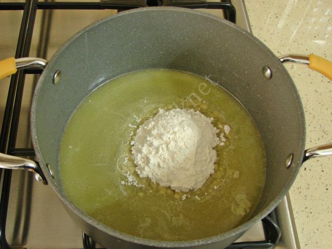 Unlu Şehriye Çorbası - Yapılışı (3/12) 