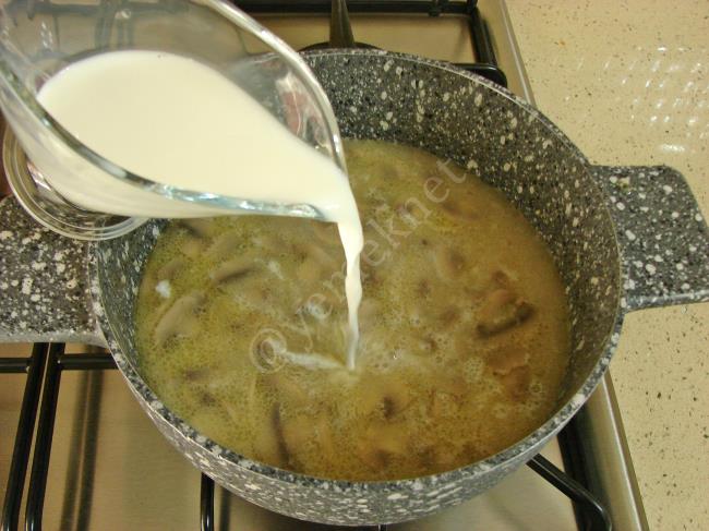 Kremasız Mantar Çorbası - Yapılışı (8/12) 