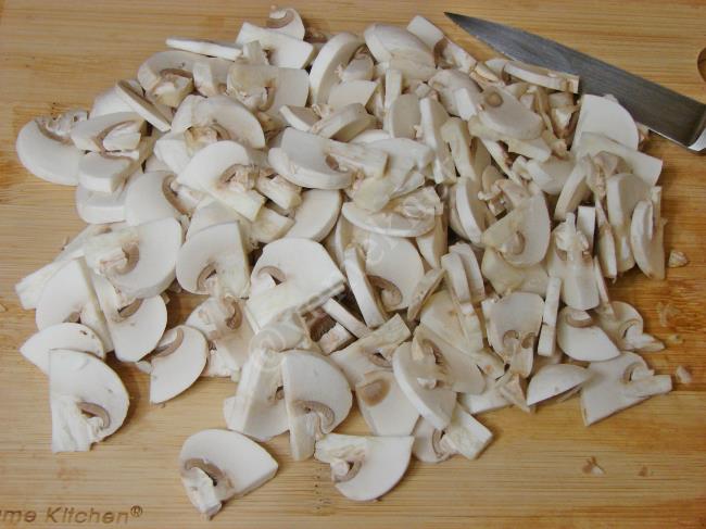 Mantarlı Domates Çorbası - Yapılışı (2/12) 