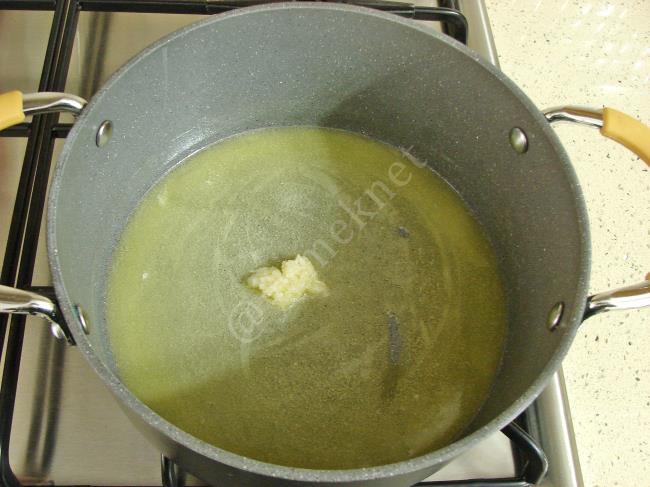 Mantarlı Domates Çorbası - Yapılışı (3/12) 