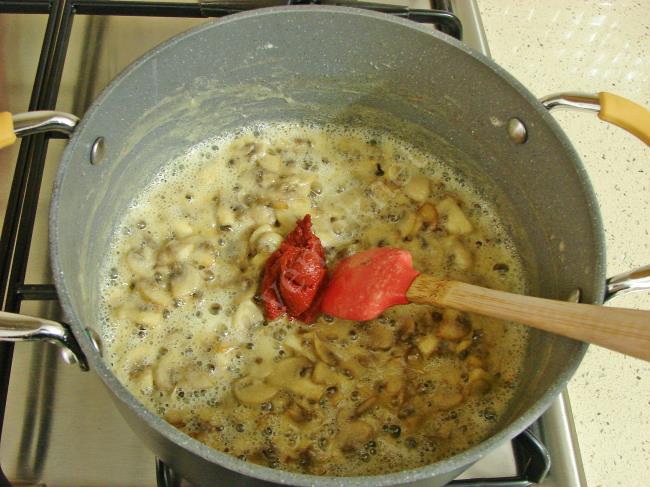 Mantarlı Domates Çorbası - Yapılışı (7/12) 