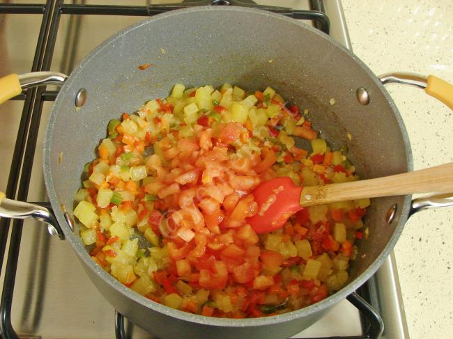 Sebzeli Tarhana Çorbası - Yapılışı (7/12) 