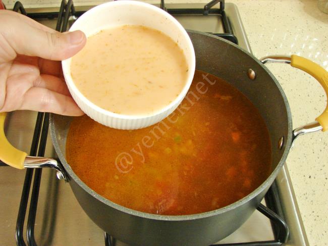 Sebzeli Tarhana Çorbası - Yapılışı (8/12) 