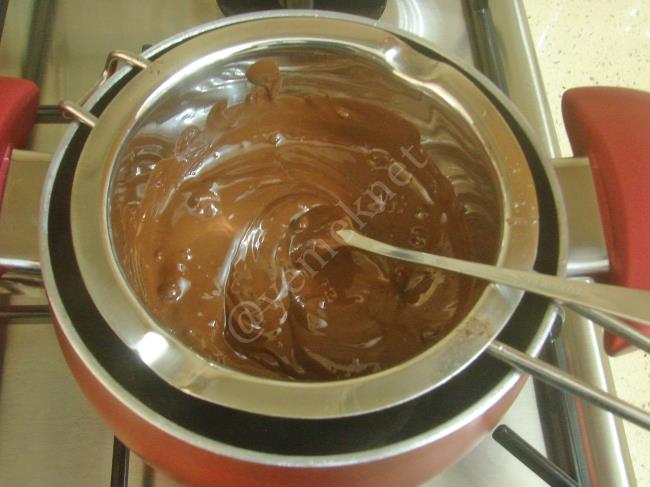 Çikolatalı Nişastalı Kurabiye - Yapılışı (12/16) 