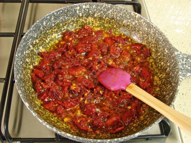 Kahvaltılık Zeytin Kavurması - Yapılışı (7/12) 