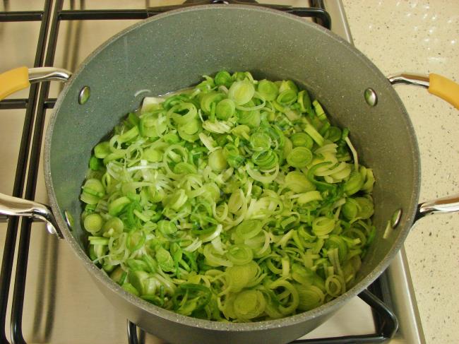 Pırasalı Patates Çorbası - Yapılışı (3/12) 