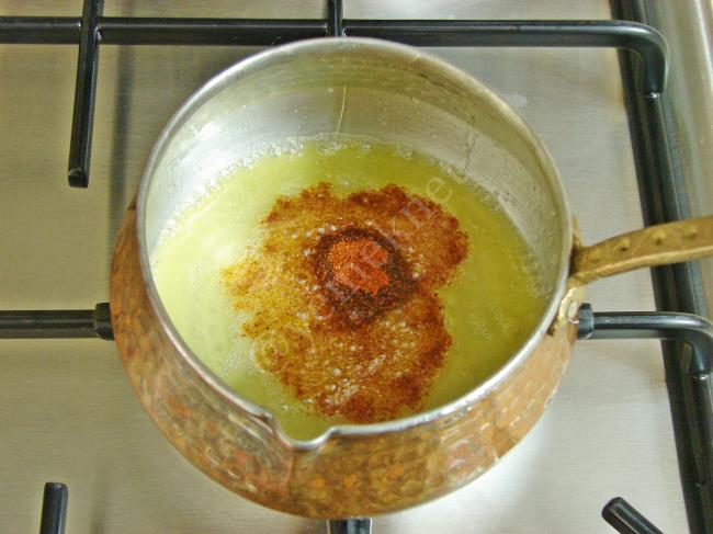 Sarımsaklı Un Çorbası - Yapılışı (8/12) 