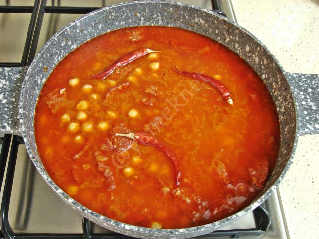 Sucuklu Nohut Yemeği - Yapılışı (11/16) 