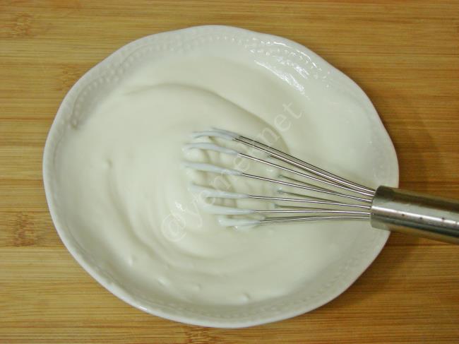 Yoğurtlu Kuru Domates Mezesi - Yapılışı (9/12) 