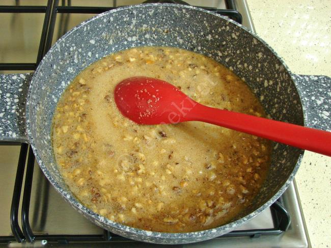 Cevizli İrmik Helvası - Yapılışı (8/12) 