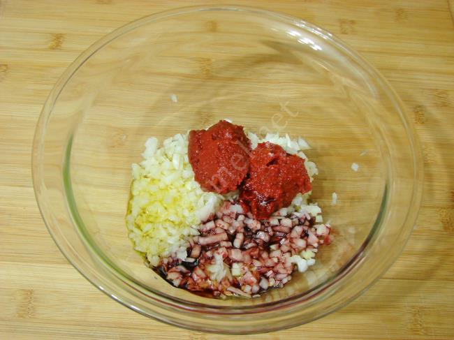 Yoğurmadan Çiğ Köfte - Yapılışı (6/12) 