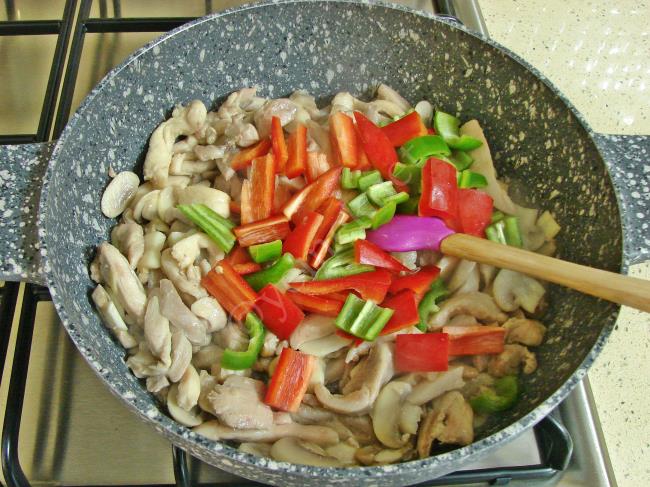 Mantarlı Köri Soslu Tavuk - Yapılışı (8/16) 