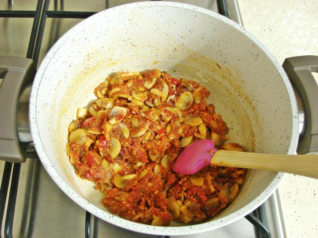 Mantarlı Tarhana Çorbası - Yapılışı (8/12) 