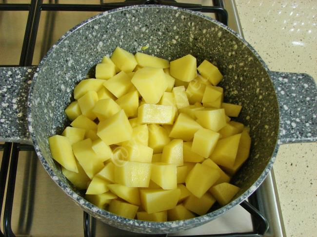 Mısırlı Patates Çorbası - Yapılışı (4/12) 