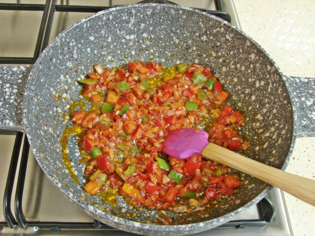 Patlıcanlı Şehriye Pilavı - Yapılışı (7/16) 