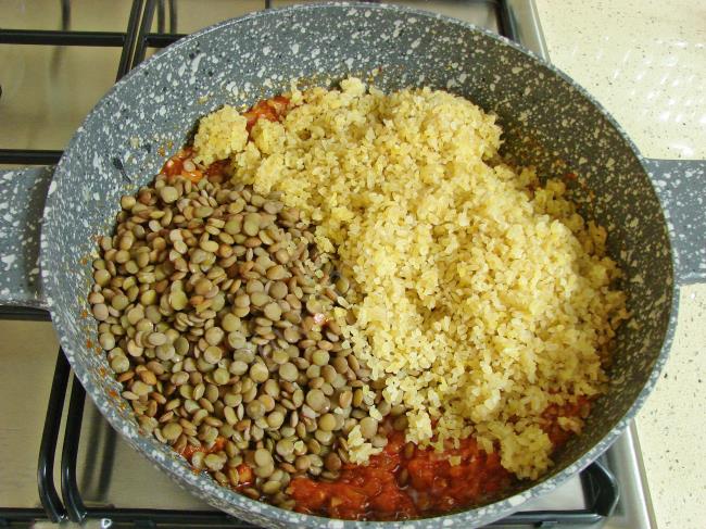 Salçalı Mercimekli Bulgur Pilavı - Yapılışı (6/12) 