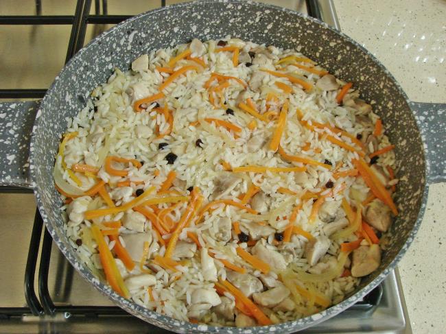 Tavuklu Buhara Pilavı - Yapılışı (12/16) 