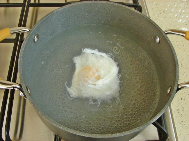 Yoğurtlu Yumurta - Yapılışı (5/12) 