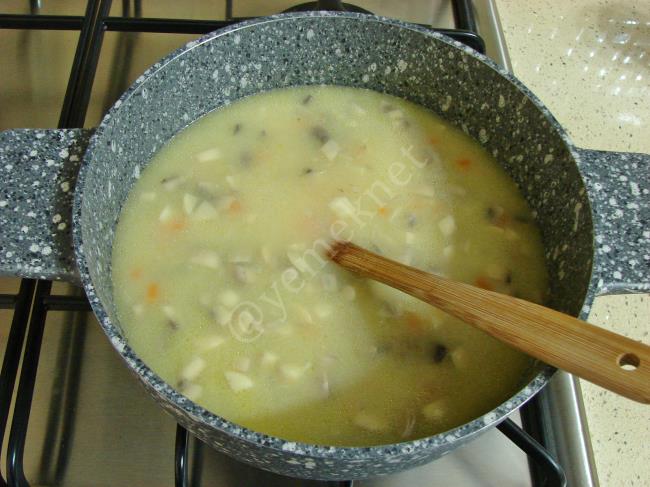 Havuçlu Mantar Çorbası - Yapılışı (10/16) 