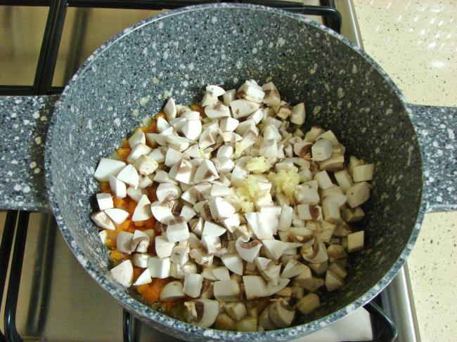 Havuçlu Mantar Çorbası - Yapılışı (6/16) 