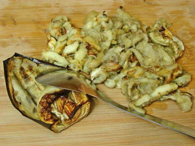 Nohutlu Köz Patlıcan Salatası - Yapılışı (6/16) 