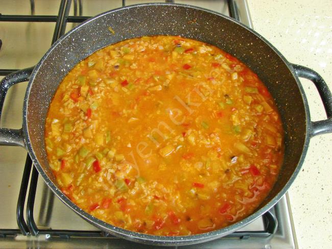 Salçalı Sebzeli Bulgur Pilavı - Yapılışı (12/16) 