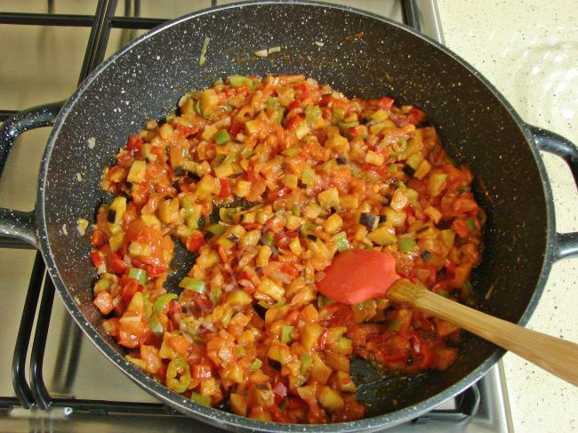 Salçalı Sebzeli Bulgur Pilavı - Yapılışı (9/16) 