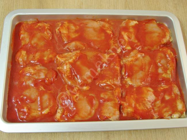 Fırında Salçalı Tavuk - Yapılışı (9/16) 