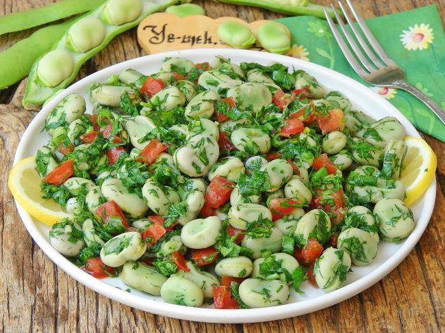 Yeşillikli İç Bakla Salatası