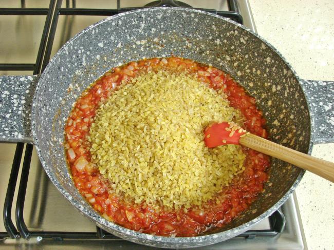 İç Baklalı Bulgur Pilavı - Yapılışı (6/12) 