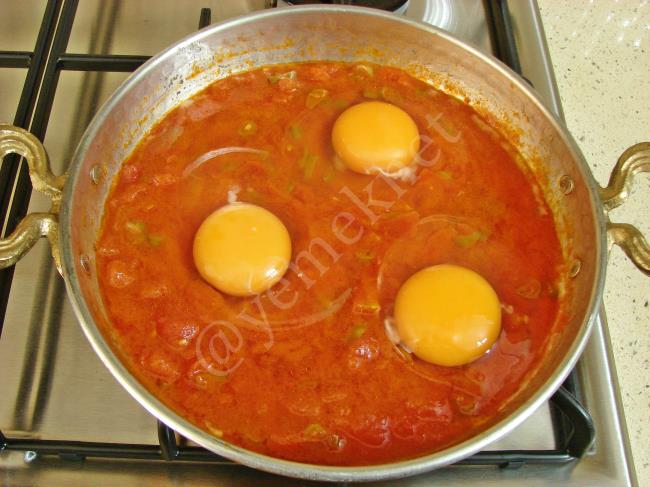 Soğansız Menemen - Yapılışı (8/12) 