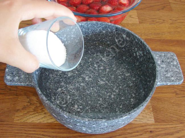 Çilek Kompostosu - Yapılışı (5/12) 