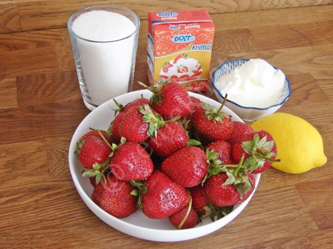 Çilekli Dondurma - Yapılışı (1/16) 