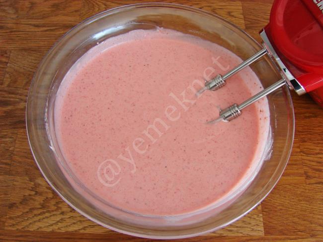 Çilekli Dondurma - Yapılışı (10/16) 