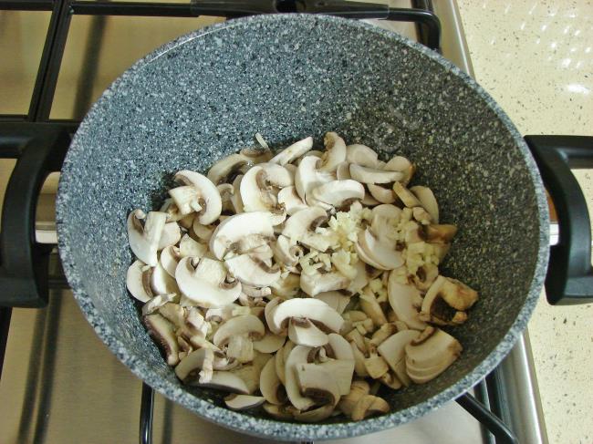 Ispanaklı Mantar Çorbası - Yapılışı (4/12) 