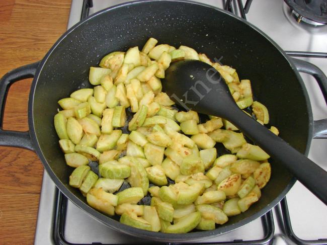 Peynirli Kabak Mezesi - Yapılışı (4/12) 